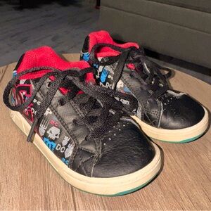DC Toddler’s Sneakers with shoe laces size 7 comfortable casual